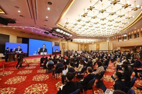 李克強(qiáng)：今年政府支出更多向民生領(lǐng)域傾斜，特別是義務(wù)教育和基本醫(yī)療